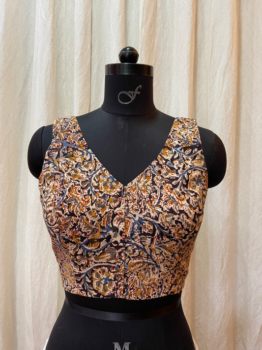 SLEEVELESS BLOUSE